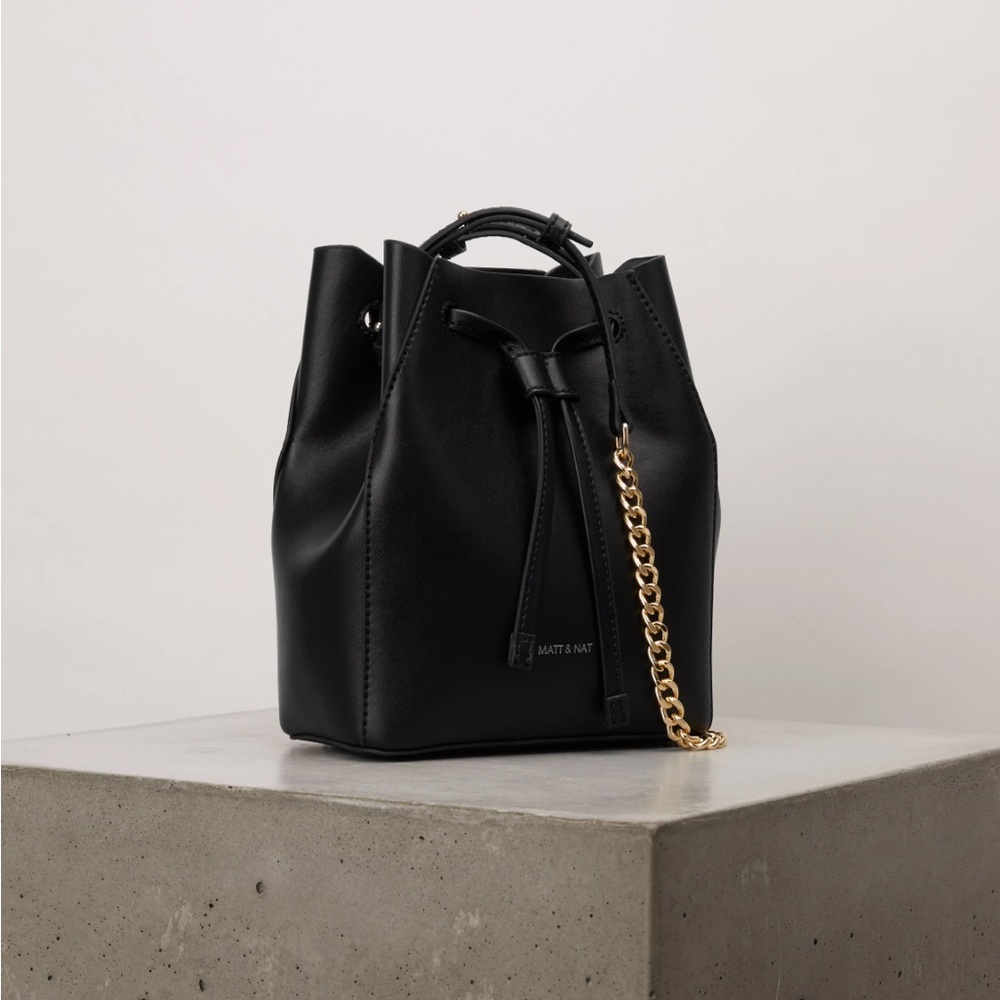 Matt and Nat GRACE VEGAN BUCKET BAG - APPLESKIN™ - Picture 2 of 12